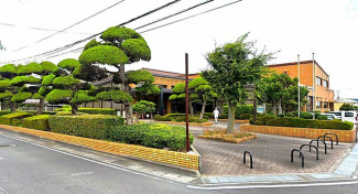 四国中央市三島図書館まで725m