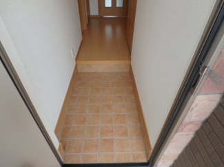 玄関収納付きでスッキリ玄関をキープできます