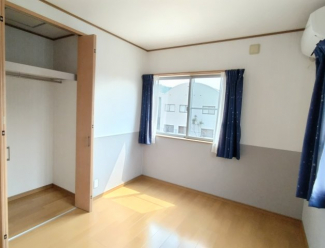ゆったりした洋室です