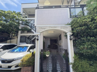 清潔なエントランスです