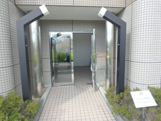 落ち着いたエントランスです