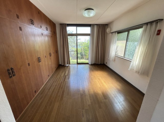 明るい洋室です