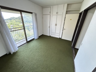 コンパクトで使いやすい洋室です