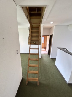 屋根裏収納