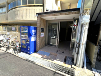 【エントランス】