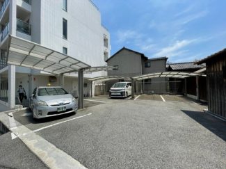 【駐車場】