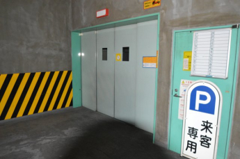 【駐車場】