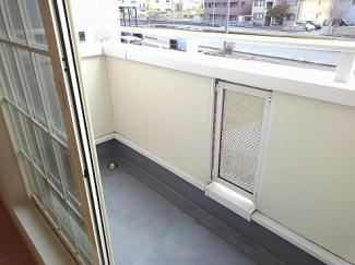 お洗濯にも便利なバルコニー付き
