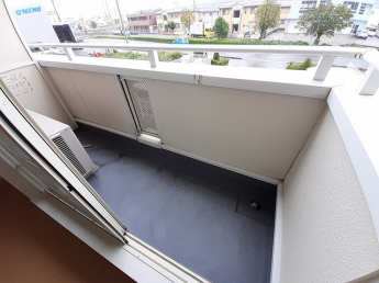 お洗濯にも便利なバルコニー付き
