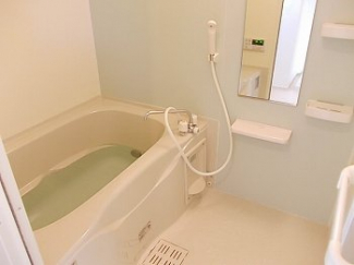 ゆったり過ごせるお風呂です