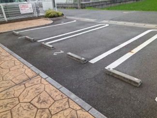 駐車場があるので、車を買う予定の方も安心です