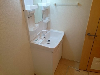 明るい洗面所です