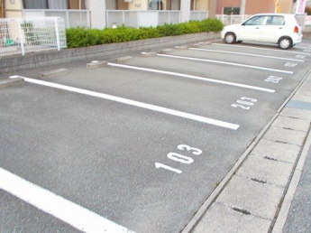 駐車場に車を止められます