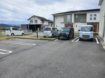 【駐車場】