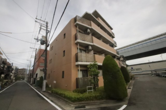落ち着いた雰囲気の外観です