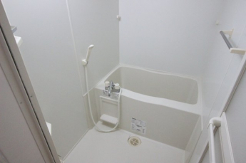 コンパクトで使いやすいお風呂です