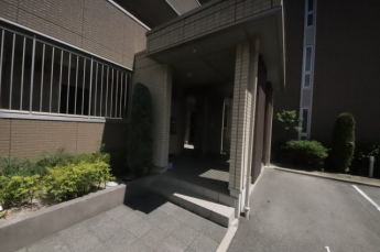 ゆとりのあるエントランスです