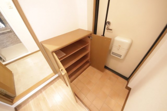 収納もある玄関です