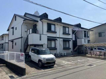 現況外観（Ａ棟）　車は価格に含まれません