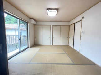 ２階８畳の和室。和風の寝室がお好きならココ！