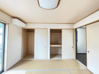 ２階８畳和室の収納。２畳分でかたずく和室。