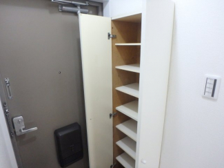 玄関収納です