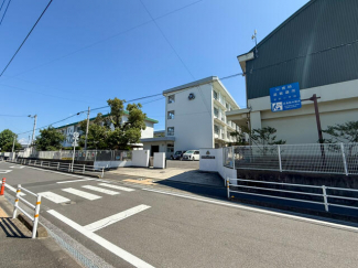 松山市立宮前小学校まで1357m