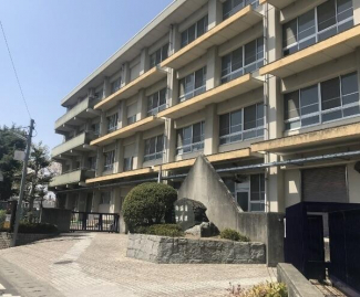 松山市立小野中学校まで1175m