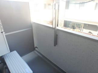 外からの目が気にならないバルコニーで洗濯物が干せます