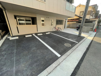 【駐車場】