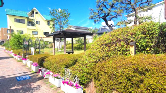寿町公園から本物件を望む
