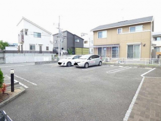 【駐車場】