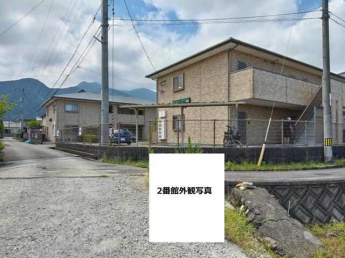前面道路含む写真　手前　２番館