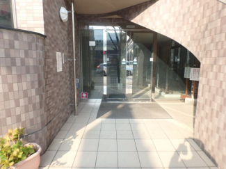 清潔なエントランスです