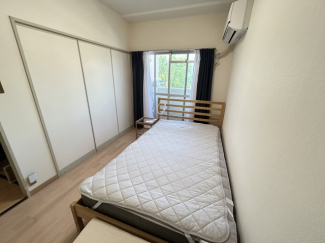 ゆったりした洋室です