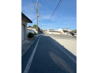 【前面道路含む現地写真】