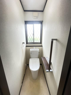 １階トイレ。備えあれば憂いなし。いざというときのために手すり
