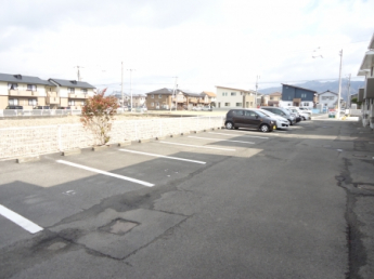 【駐車場】