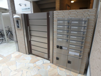 毎日通るエントランスはこのようになっています