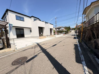 【前面道路含む現地写真】