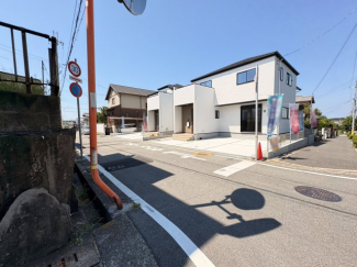 【前面道路含む現地写真】