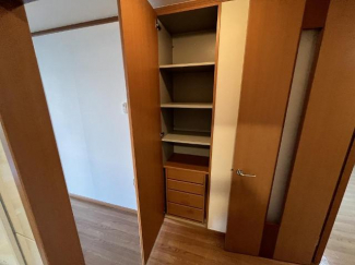 キッチン横の収納