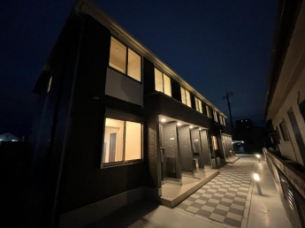 外観写真（夜）