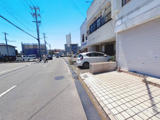 【前面道路含む現地写真】