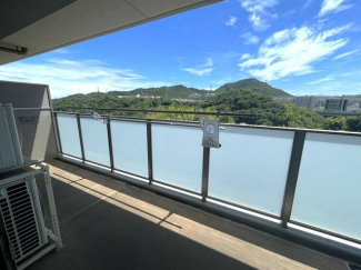 洗濯物干し金物付きで物干しに便利です。