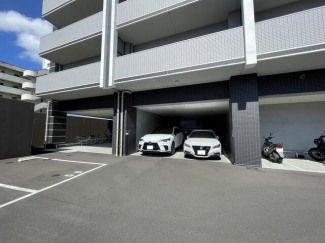 魅力の屋根付き駐車場