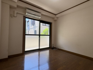 こちらの居間で趣味の時間をお楽しみください