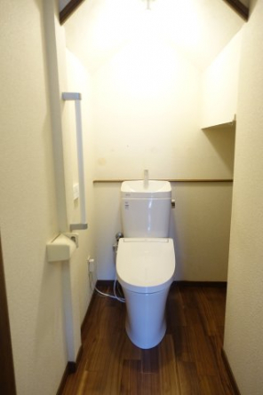 広めのトイレです