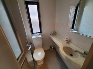 １階エントランスにトイレ完備
