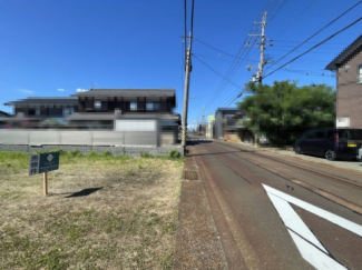 【前面道路含む現地写真】